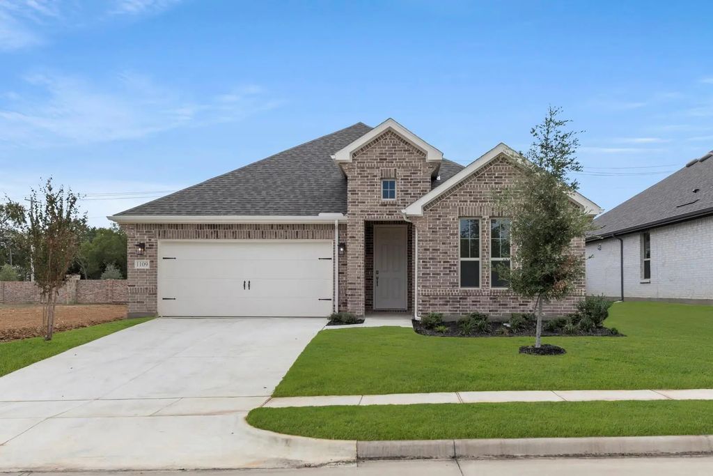 1109 Rushing Court, Aubrey