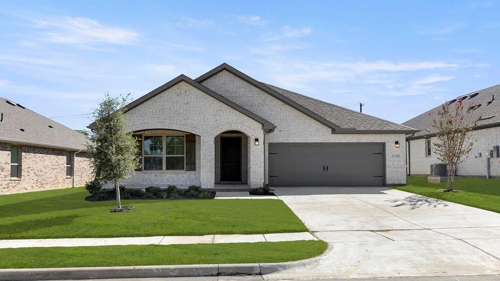 1105 Rushing Court, Aubrey