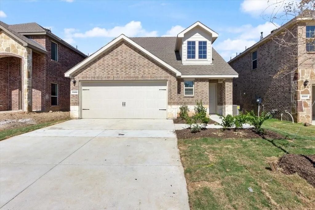 3902 Oak Creek Circle, Denison