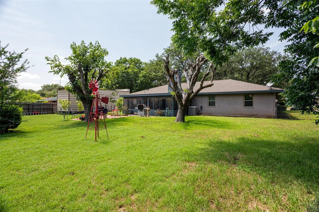 1229 Surry Place Drive, Cleburne