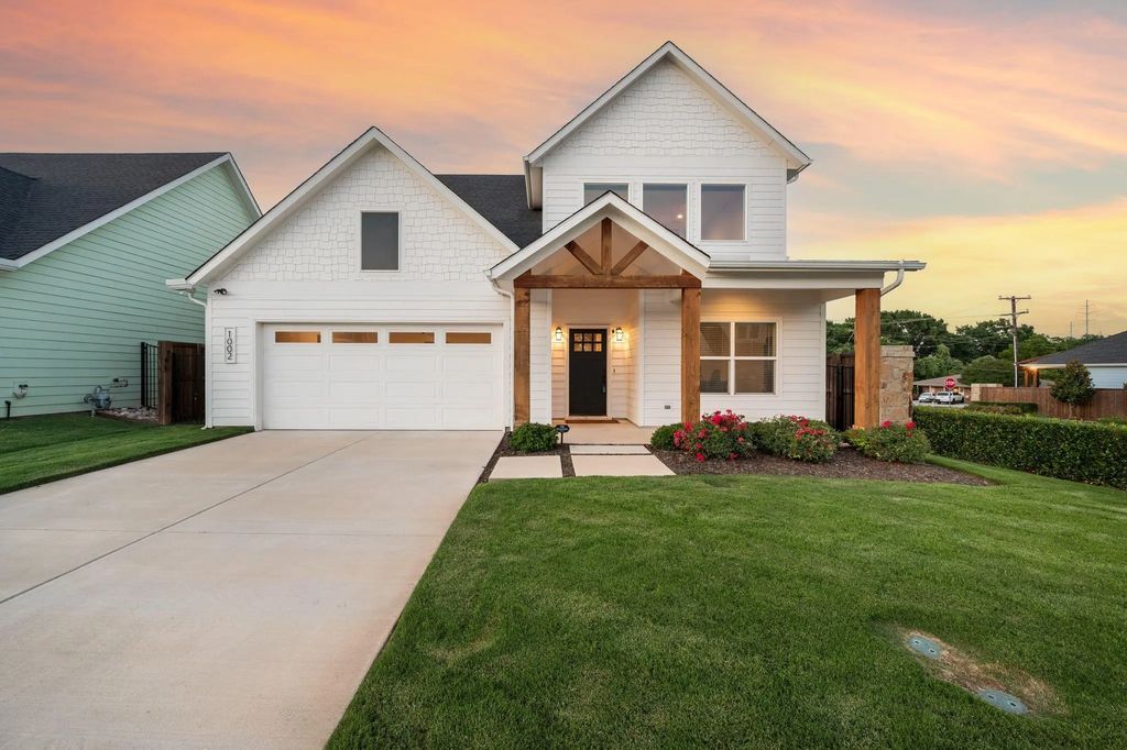 1002 Meadow Bend Loop N, Grapevine