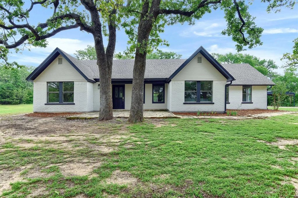 7586 W Line, Collinsville