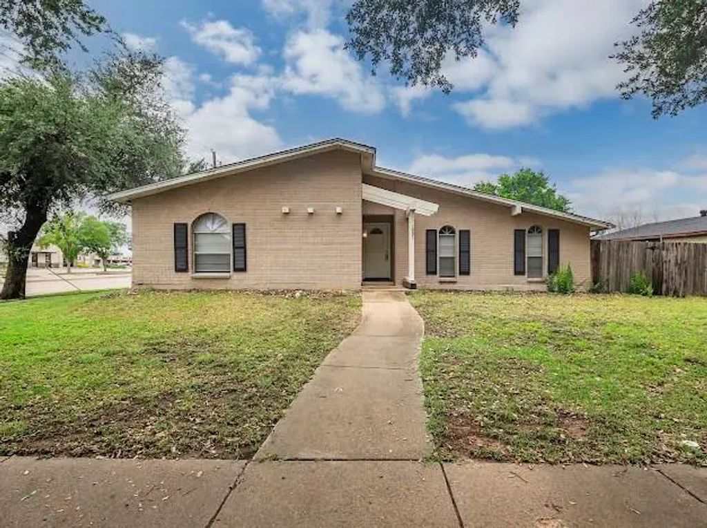 1901 Castille Drive, Carrollton