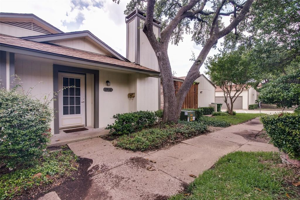 1916 Cobblestone Lane, Garland