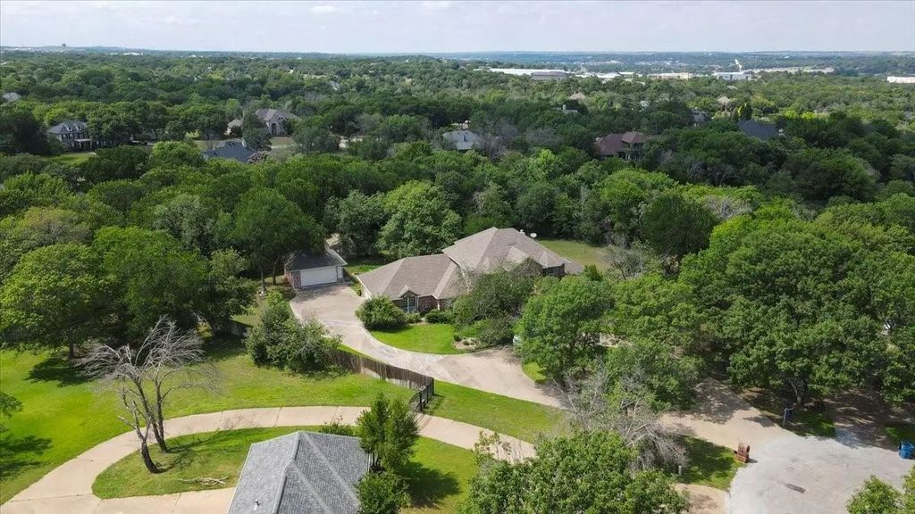 1642 Greenview Court, Aledo