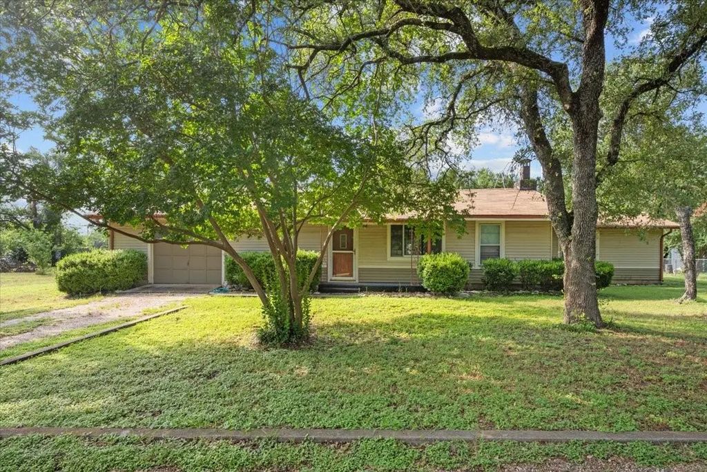 356 County Road 1700, Clifton