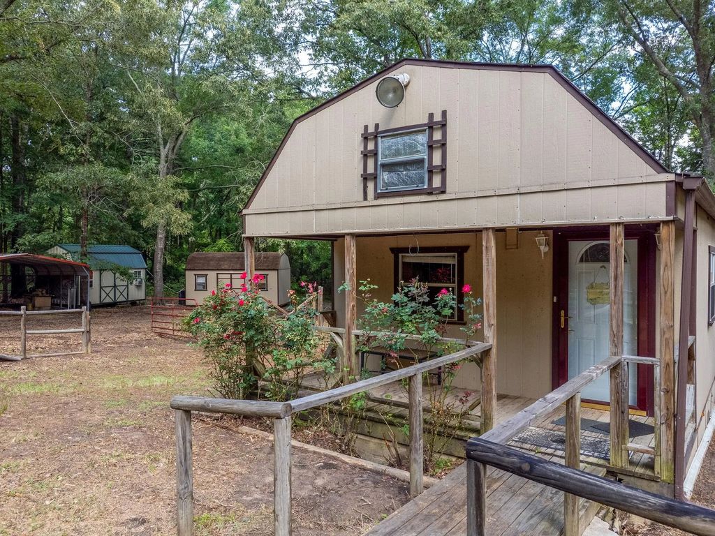 1738 White Cedar Road, Big Sandy