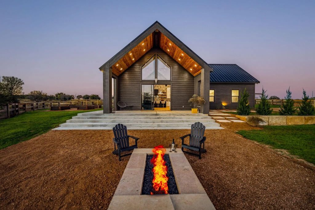 250 County Road 495 E, Desdemona