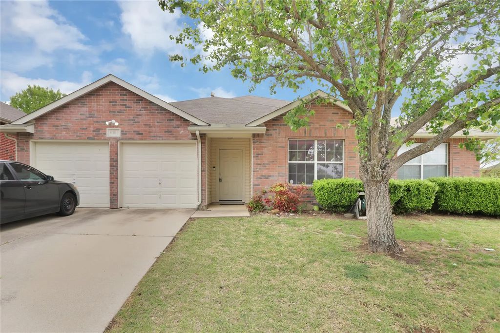 8300 Southern Prairie Drive, Fort Worth