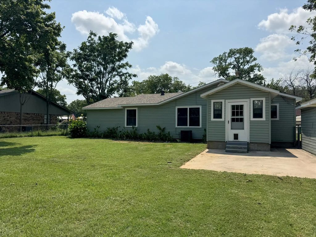 413 S Oak Street, Paradise