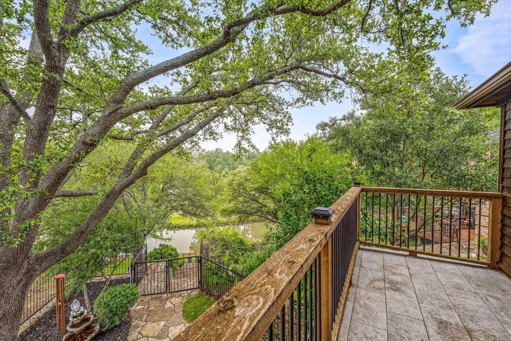 4904 Fairway Place Court, Granbury
