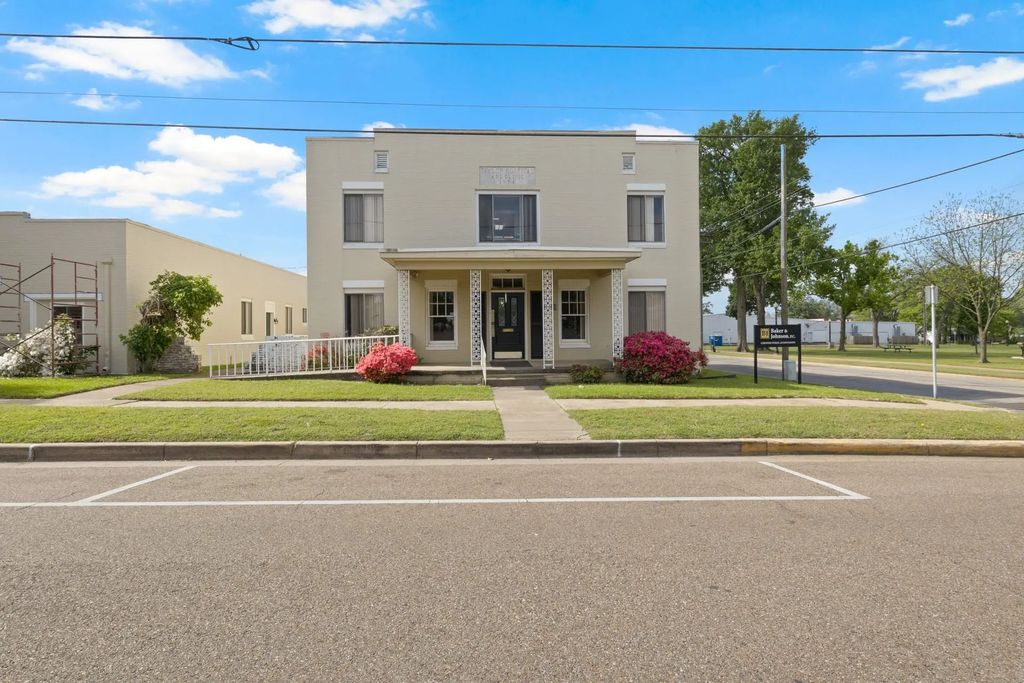 207 W 3rd Street, Mount Pleasant