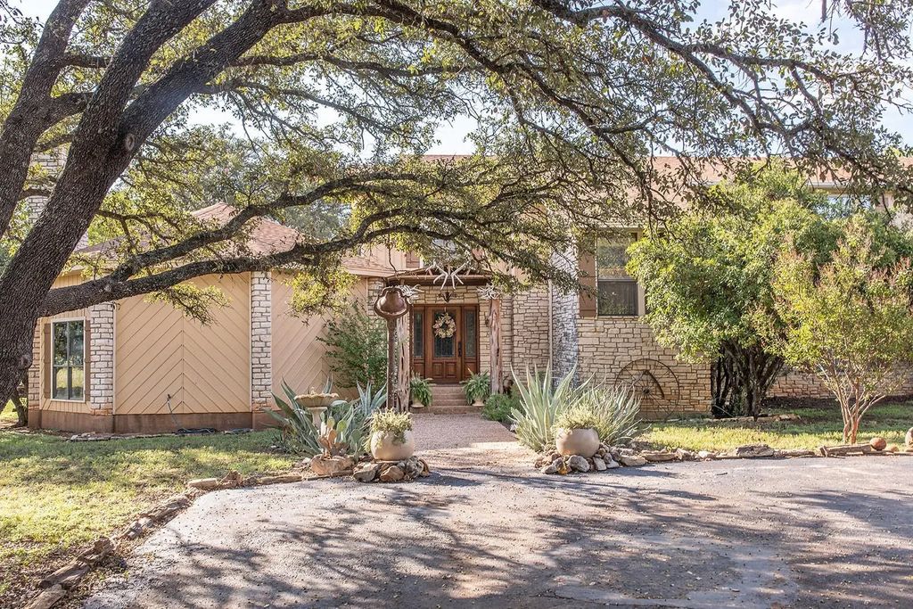 2992 County Road 100, Brady