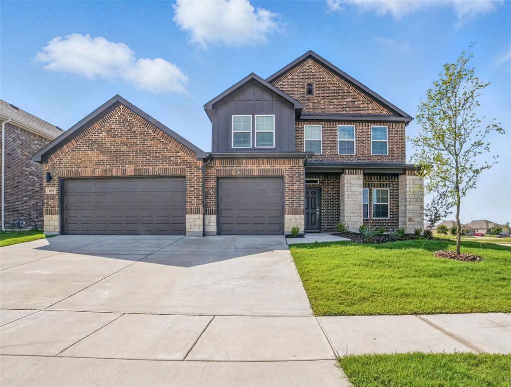 809 Vineyard Way, Forney