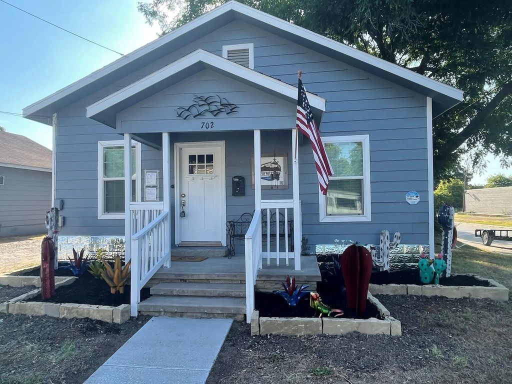 702 N Tennessee Street, McKinney