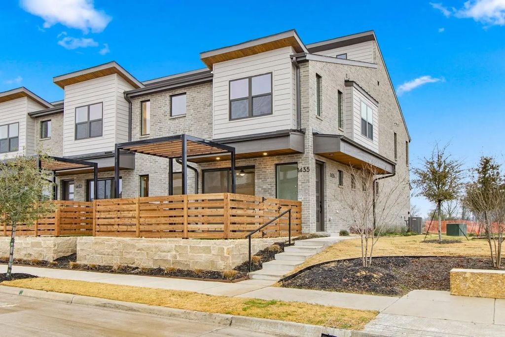 1435 Azalea Drive, Melissa