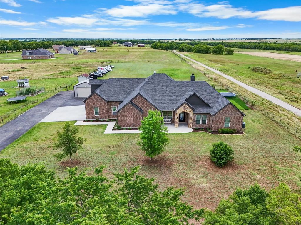 12555 Flow Road, Krum