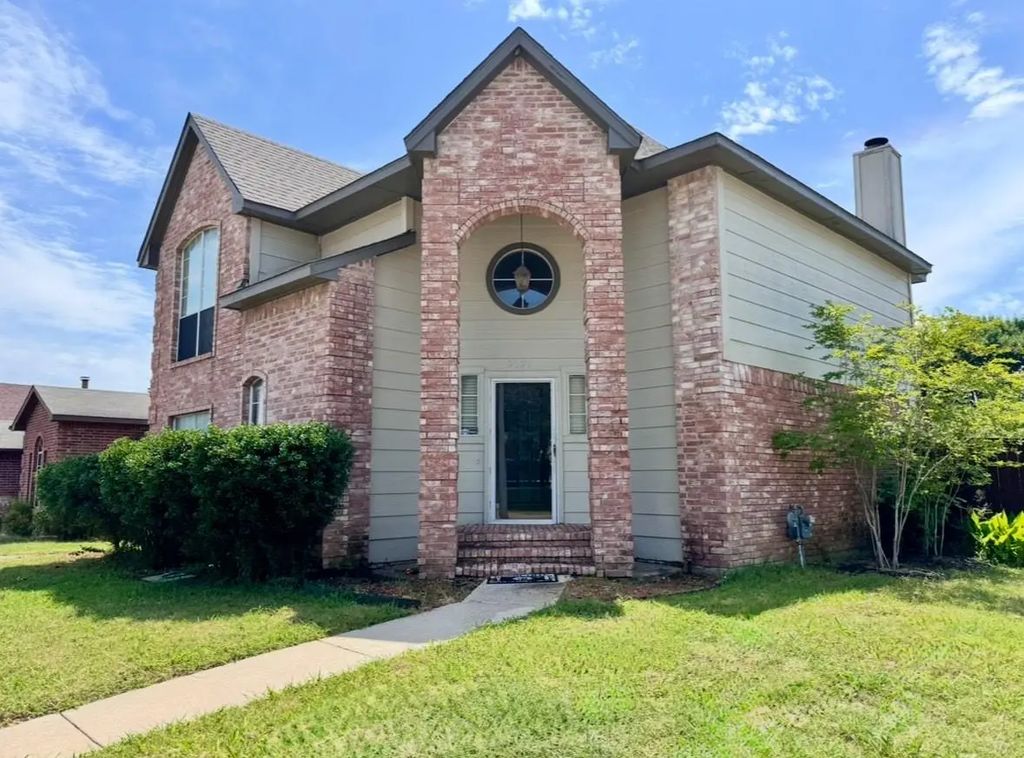 2121 Flamingo Drive, Flower Mound