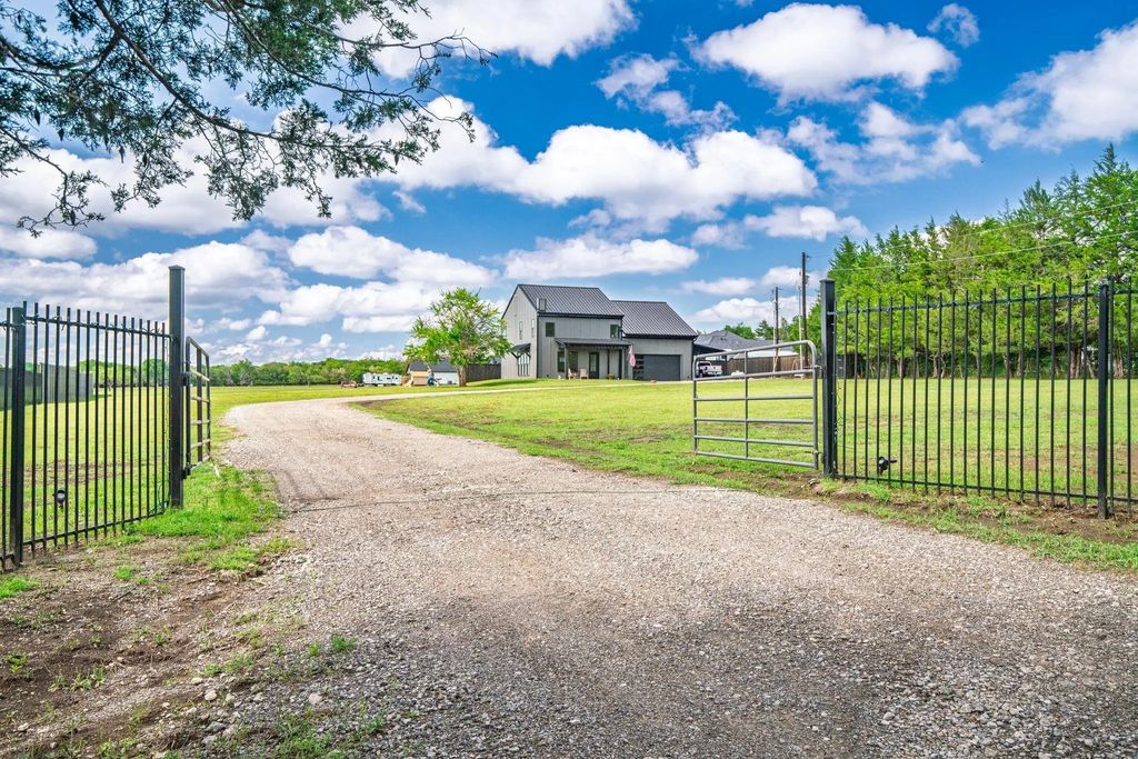 4949 County Road 2208, Greenville