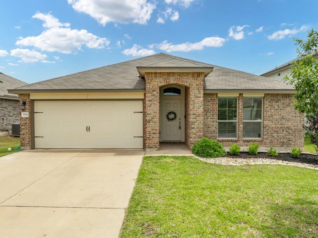 3216 Jackal Drive, Lorena
