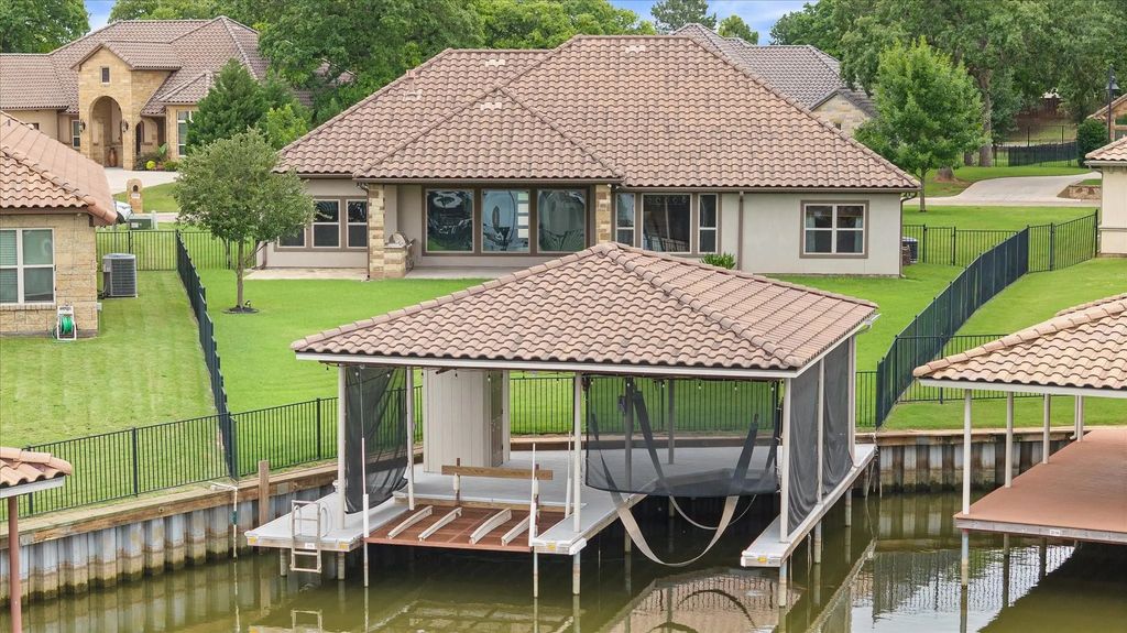 1209 Catalina Bay Boulevard, Granbury
