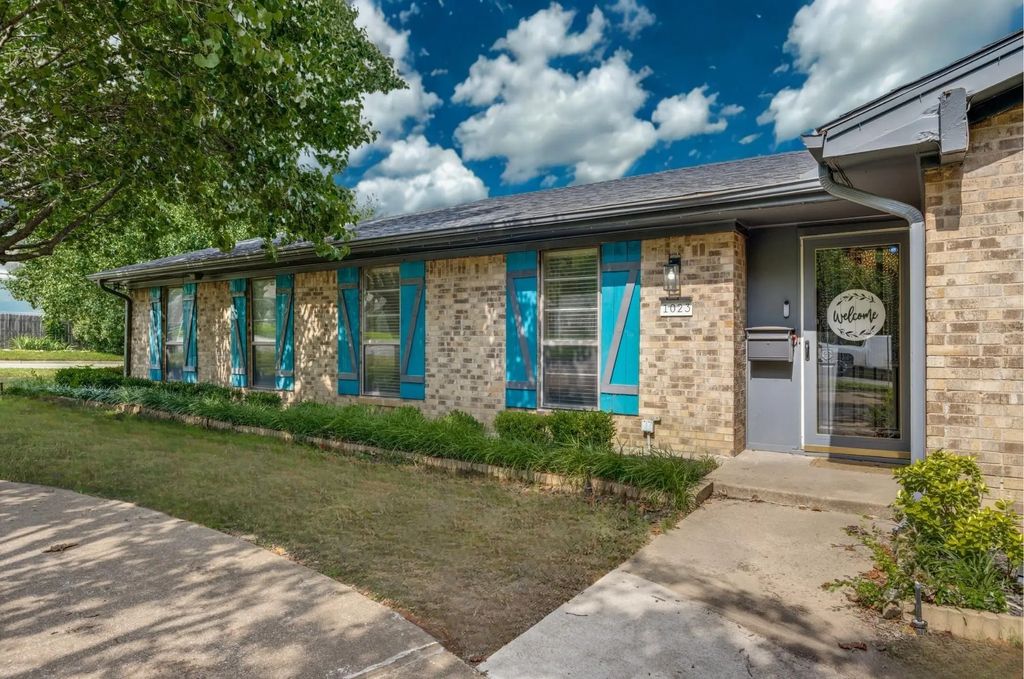 1023 N Leslie Avenue, Sherman