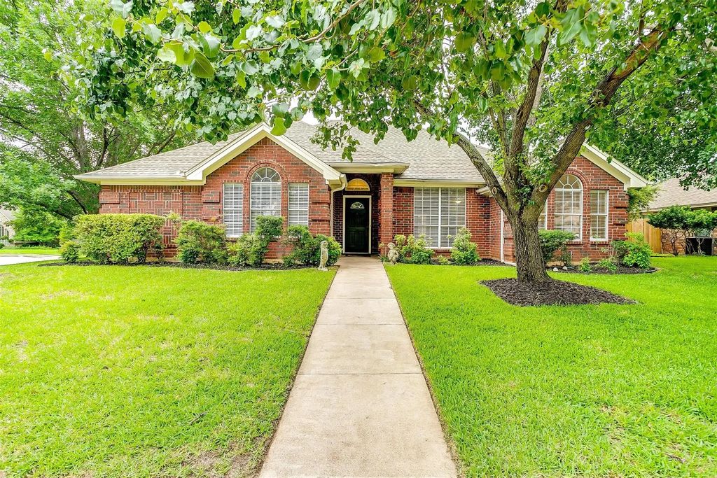 401 Inland Circle, Azle
