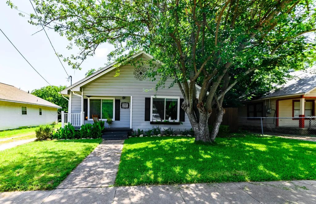 211 Huron Street, Cleburne