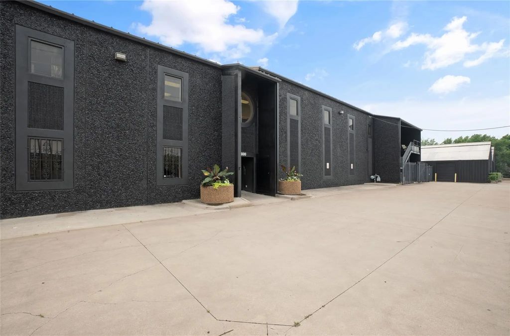 3500 Easy Street, Dallas