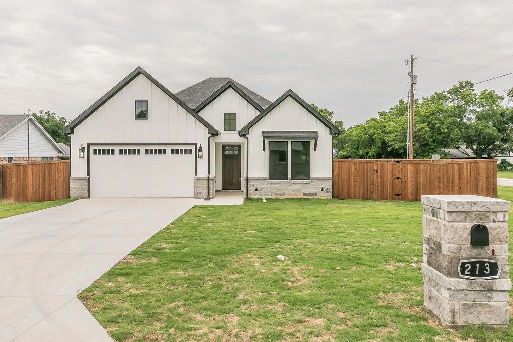 213 S Hitt Street, Boyd