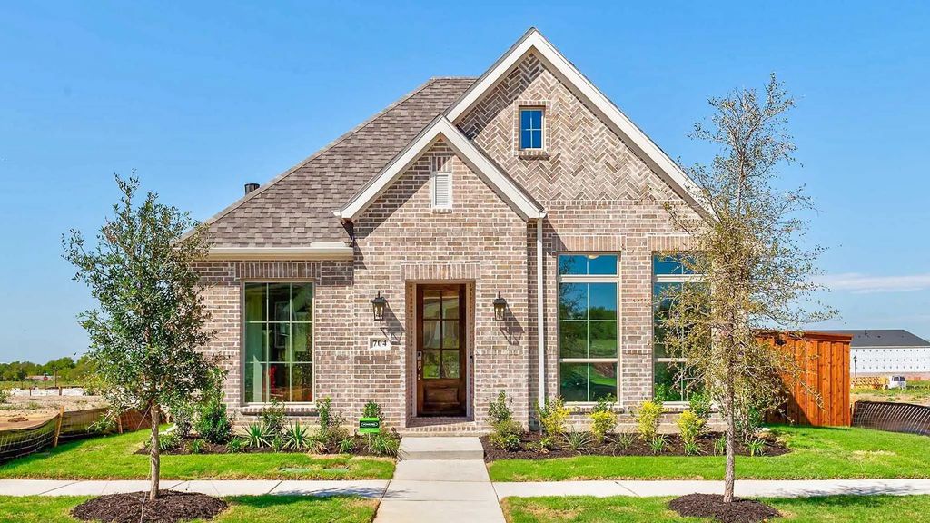 704 Garrett Parkway, Celina