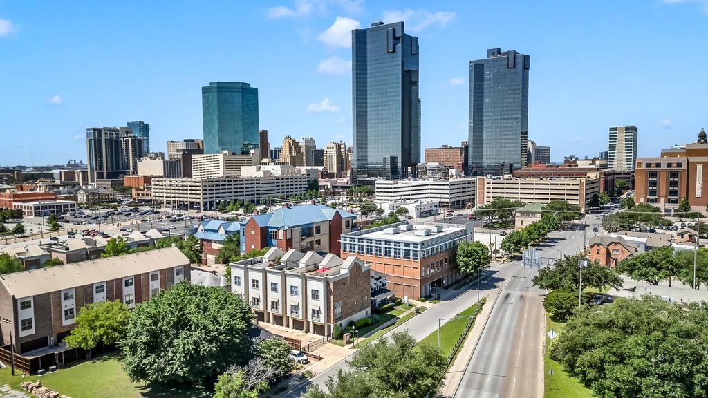 100 Alread Court, Fort Worth