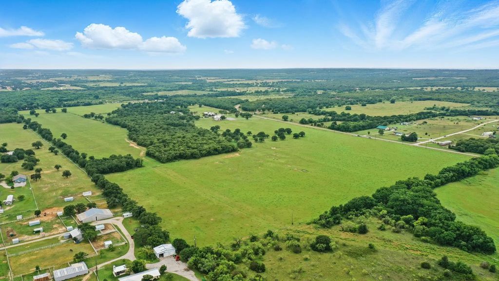 9450 Fm 2210 E, Poolville