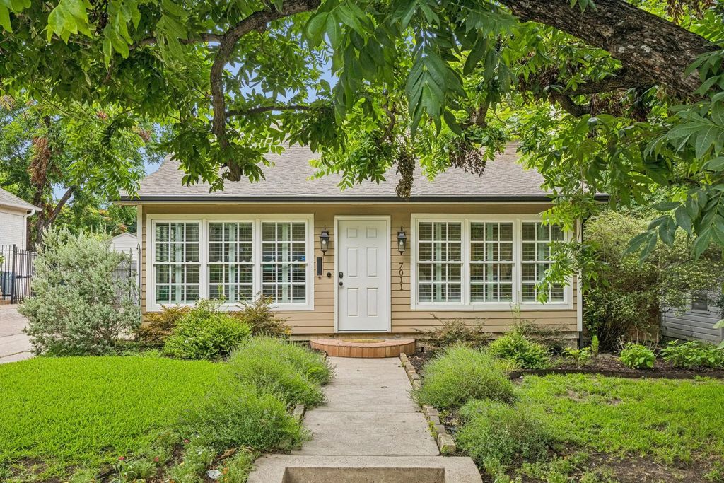 7011 Lindsley Avenue, Dallas
