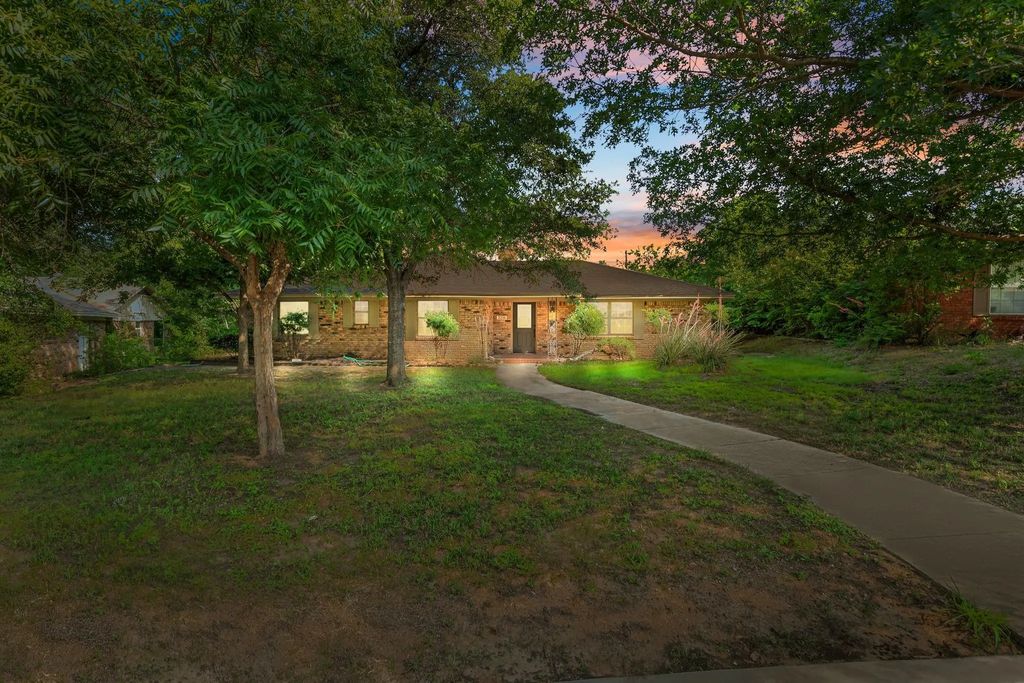 2216 Archer Trail, Denton