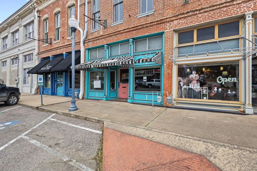316 N Main Street, Bonham