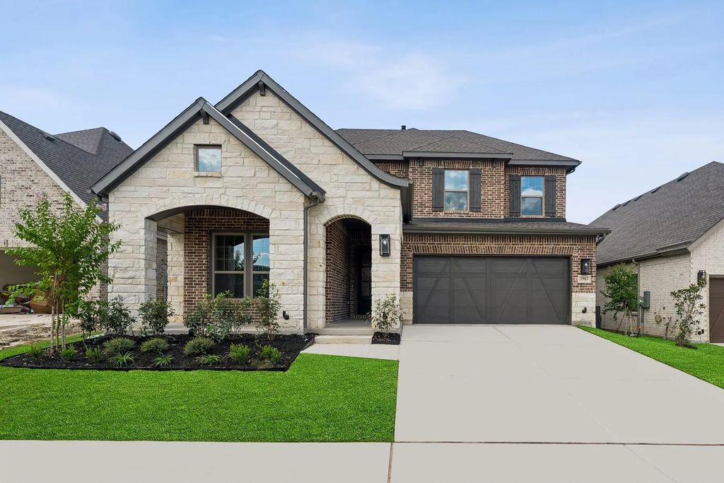 2903 Long Trail, Mansfield