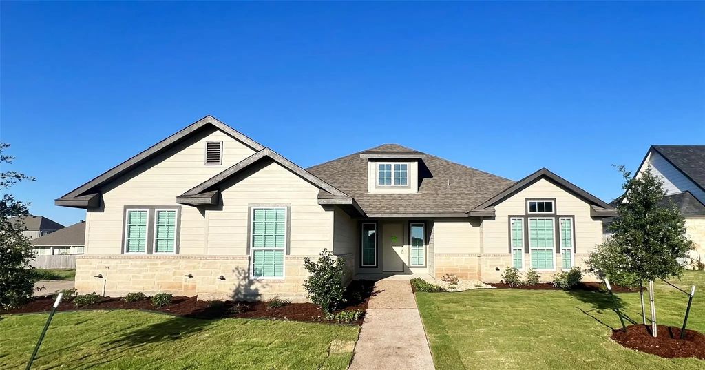 925 Northern Dancer Drive, Hewitt