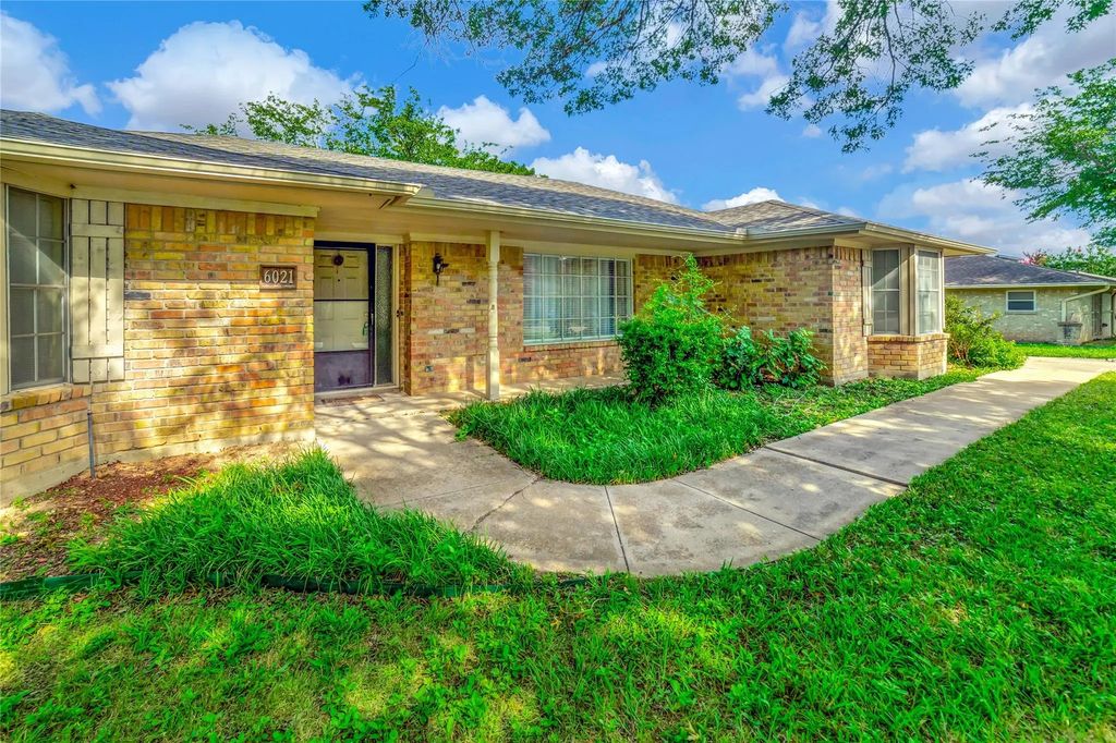 6021 Sycamore Creek Road, Edgecliff Village