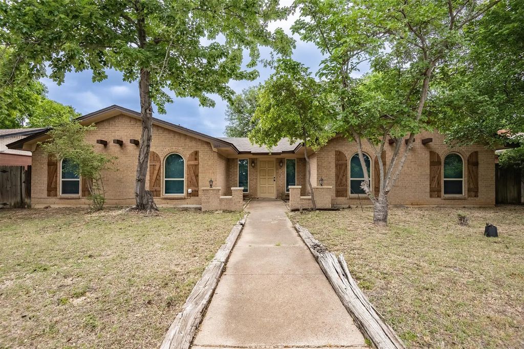 805 N Fielder Road, Arlington