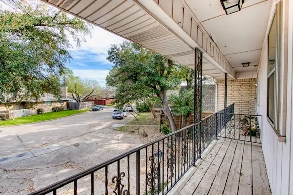 3623 Stables Lane, Dallas