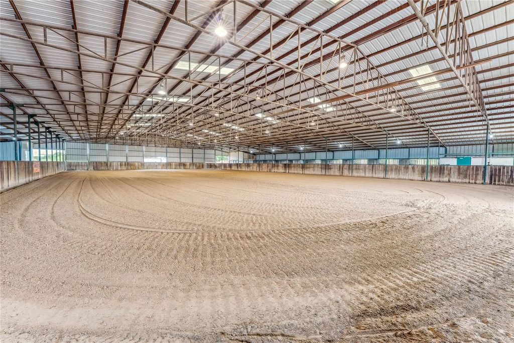 2283 Us Highway 281 N, Jacksboro