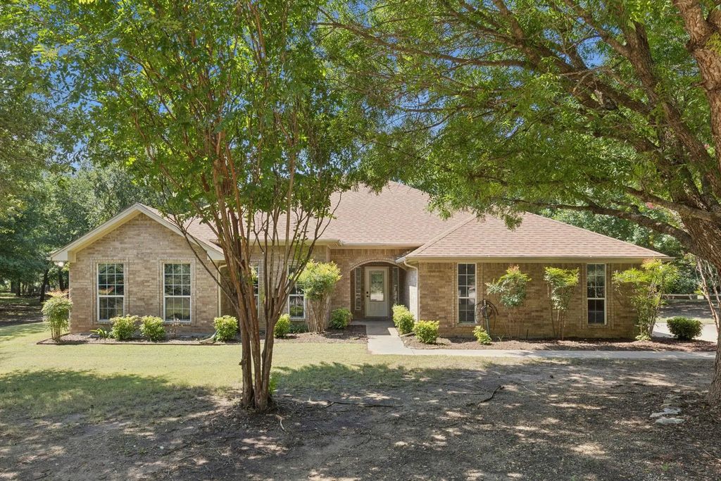 3121 N Fork Court, Granbury