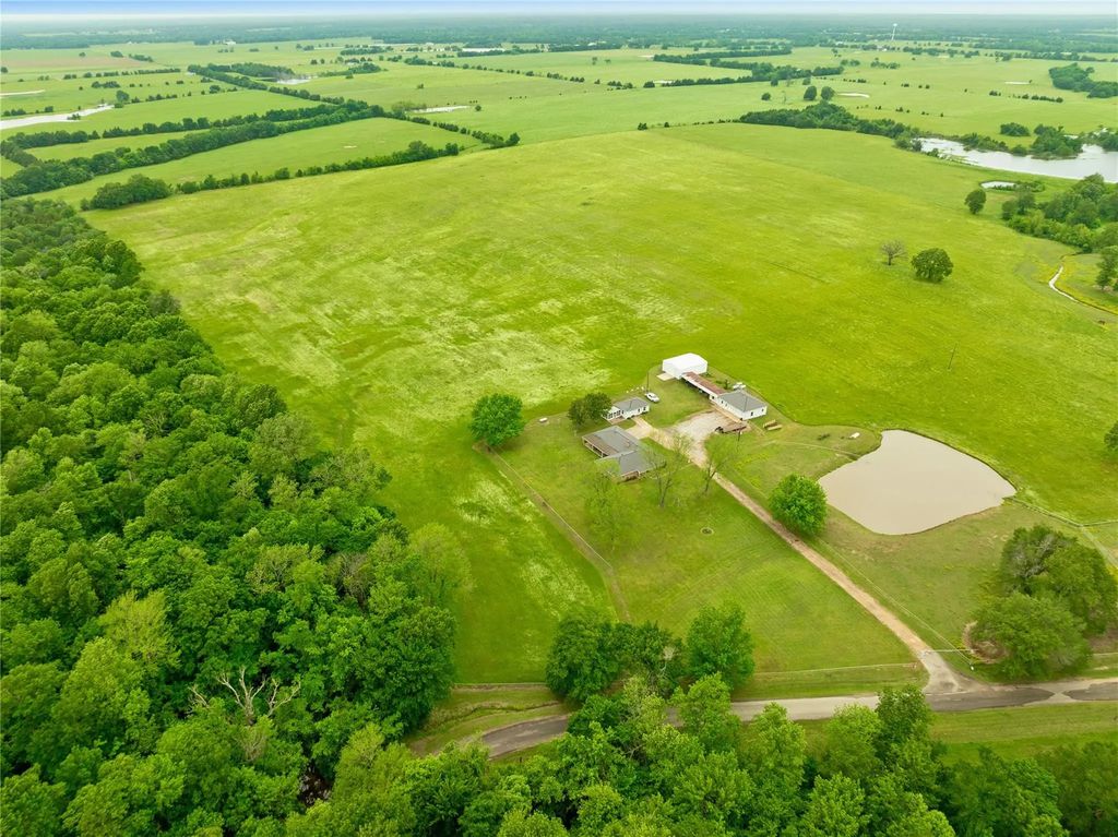 1355 County Road 33100, Sumner