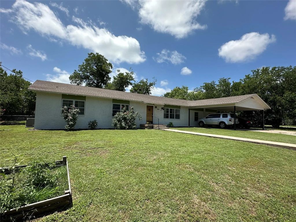 408 W Armstrong, Comanche
