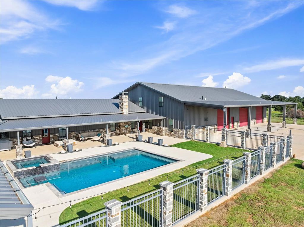 1249 County Road 4680, Boyd