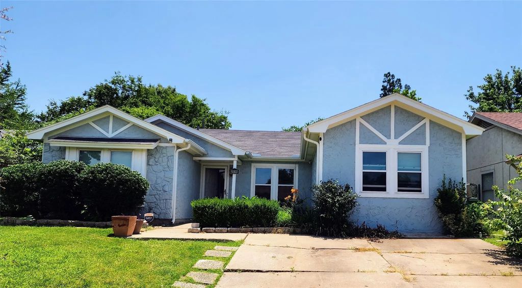 1718 Gentle Wind Drive, Arlington