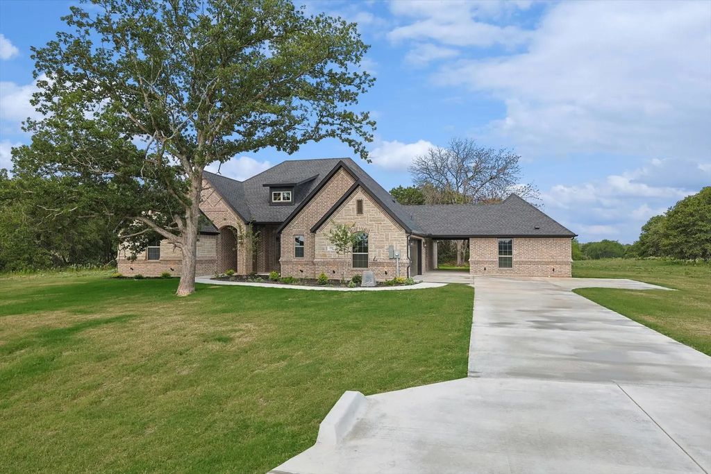 2084 Glenhollow Drive, Weatherford