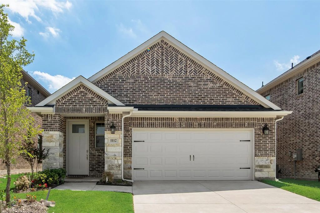 1112 Redcoat Drive, Forney
