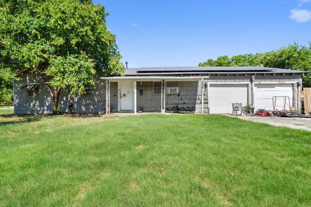 2336 Moneda Street, Haltom City